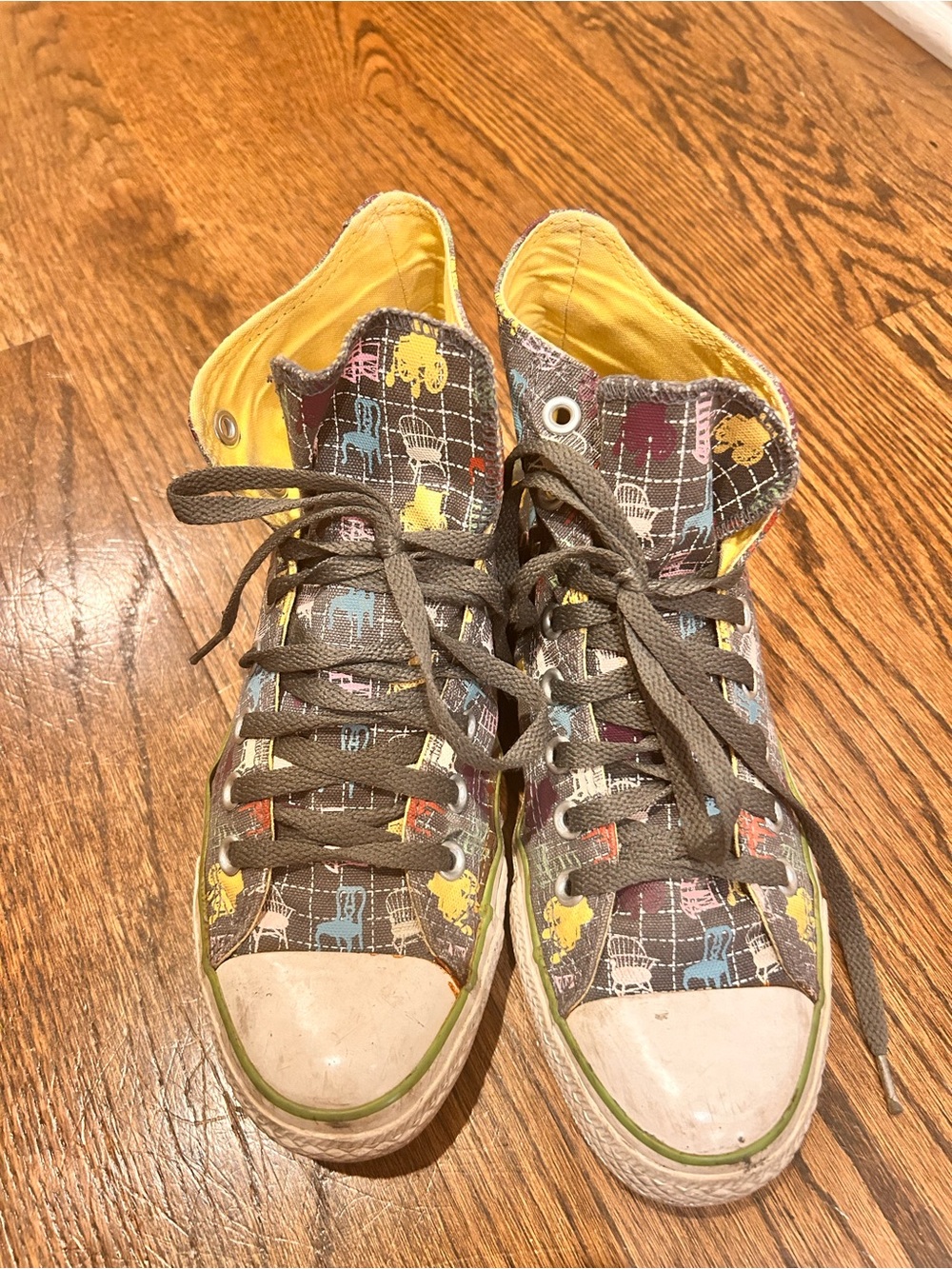 Converse Adult' High-Top Chair patterned Sneakers in Gray with Multi-Color Print - Picture 3 of 7